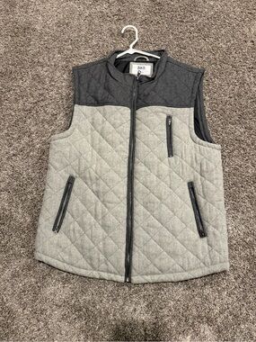 BKE Men's Quilted Light Gray Vest with Dark Gray Yoke